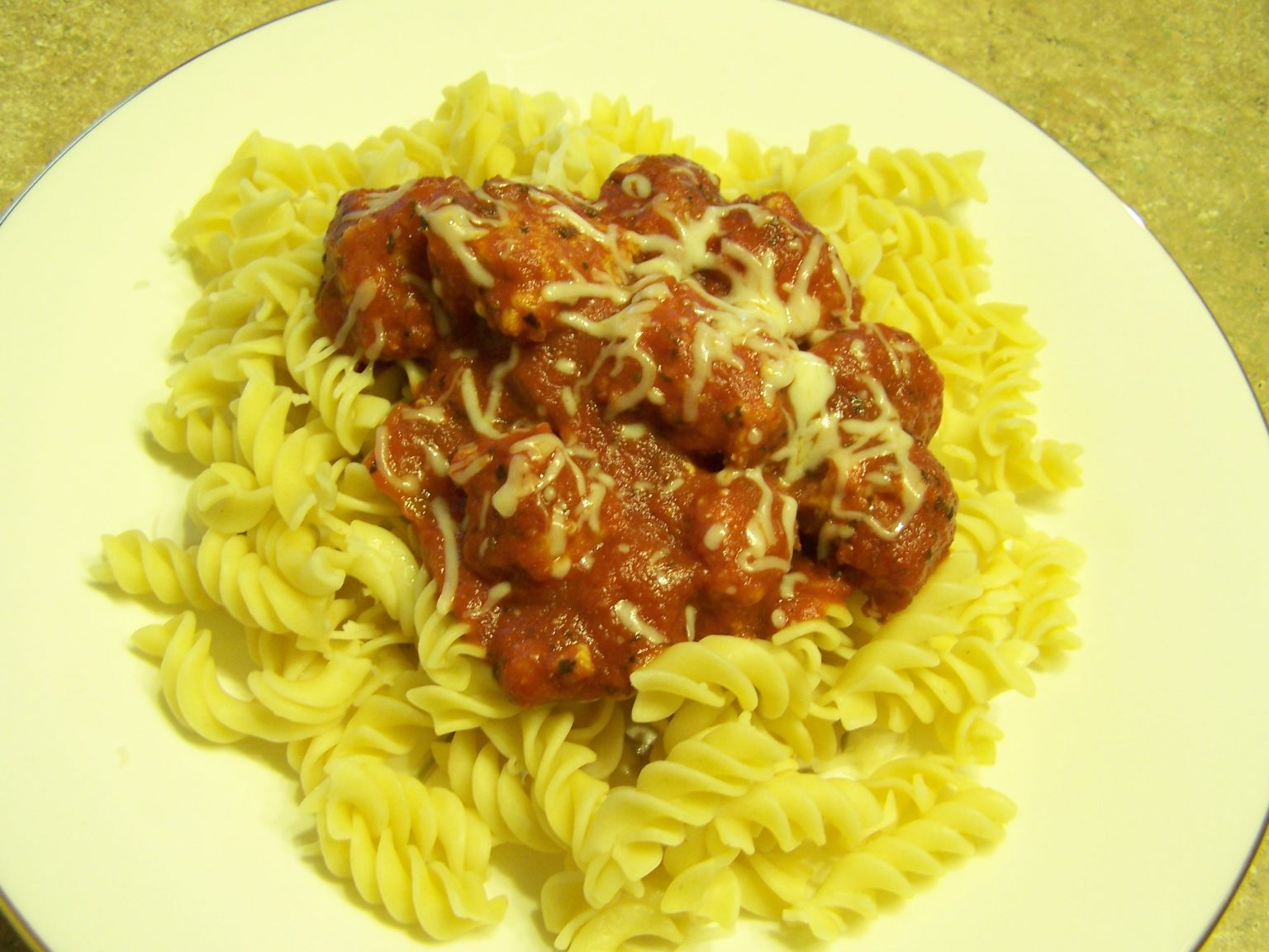 Mini Chicken and Quinoa Meatballs over Rotini Chloe's Tray