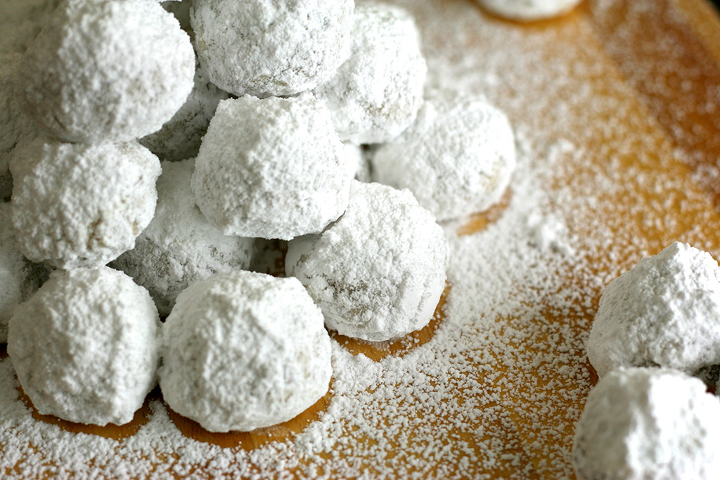 Russian Tea Cakes covered in powdered sugar