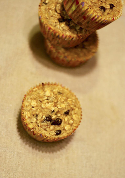 banana oatmeal cups with chocolate chips