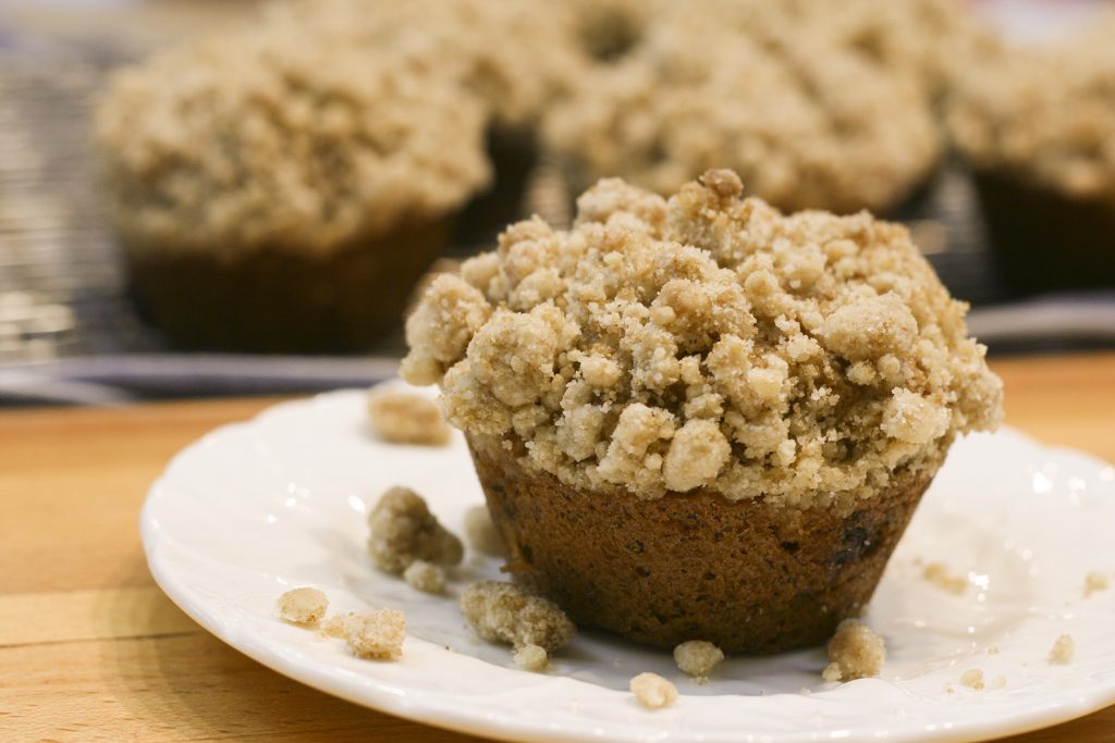 banana muffin with streusel crumb topping